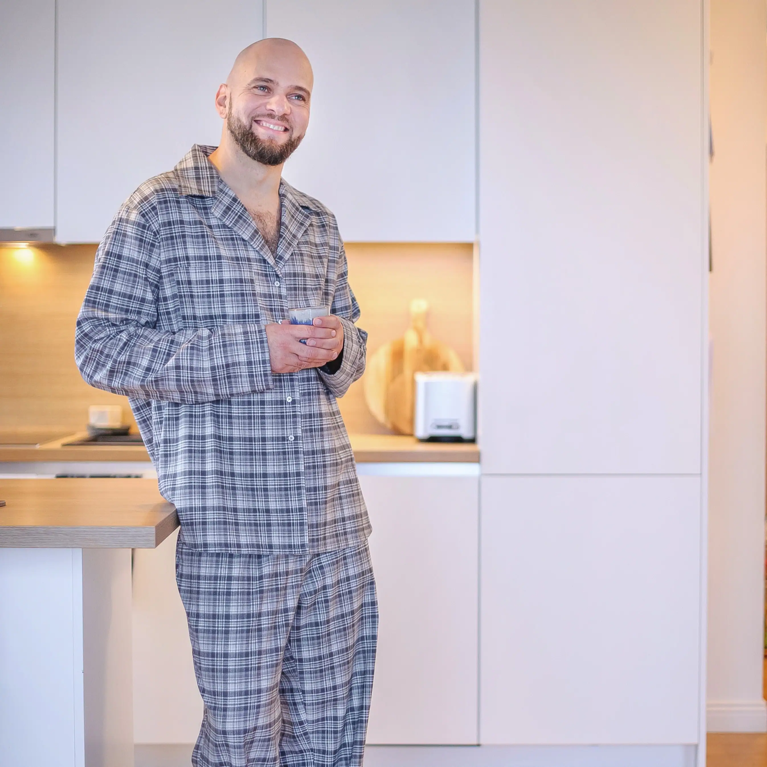 Flanelės marškinių ir šortų pižamos komplektas