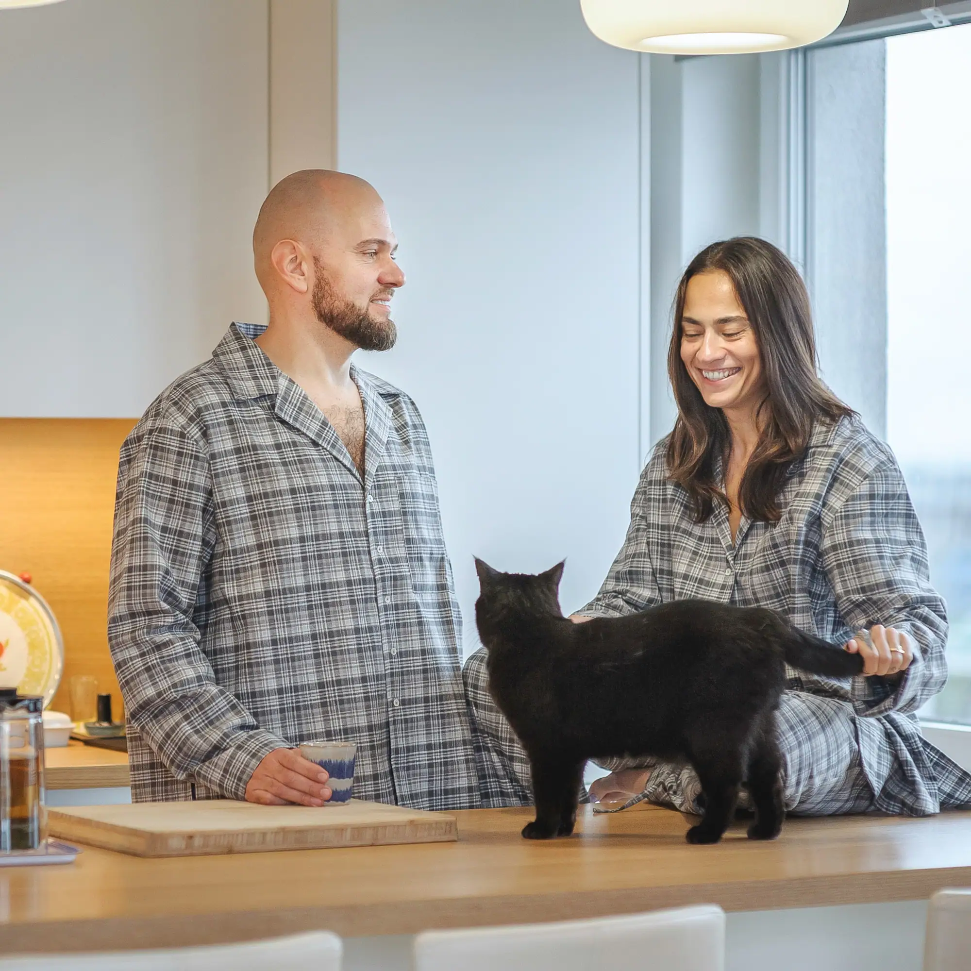 Flanelės marškinių ir šortų pižamos komplektas